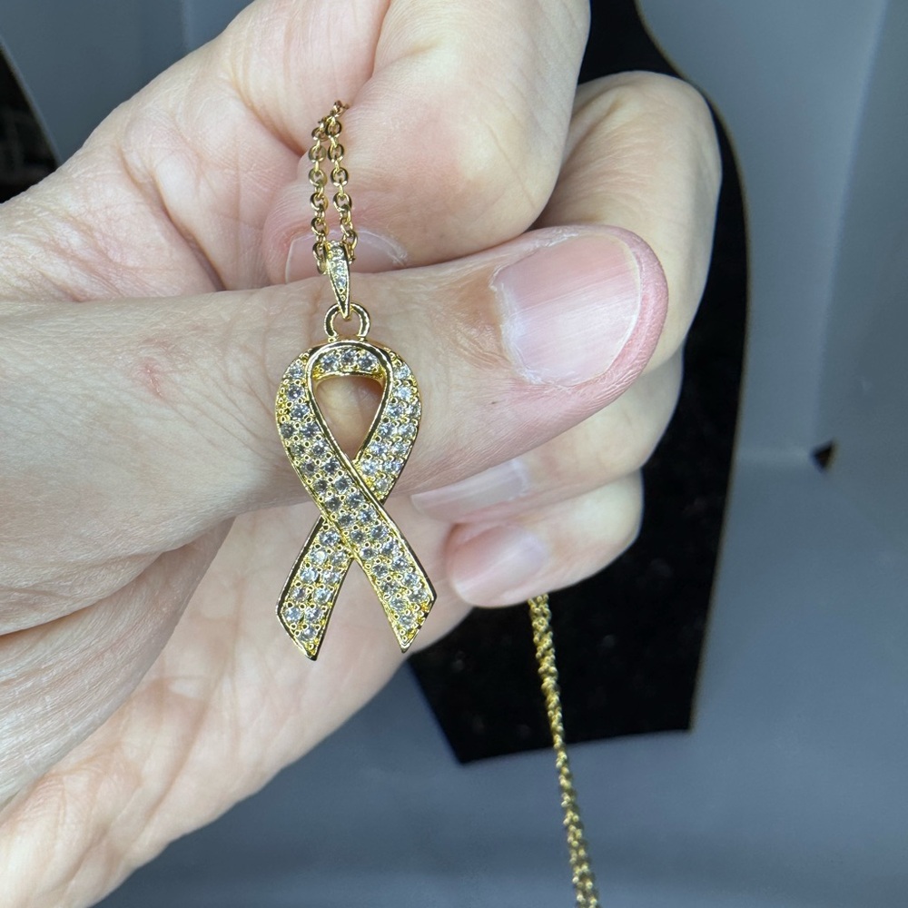 Elegant Gold and Silver Ribbon Pendant Necklace